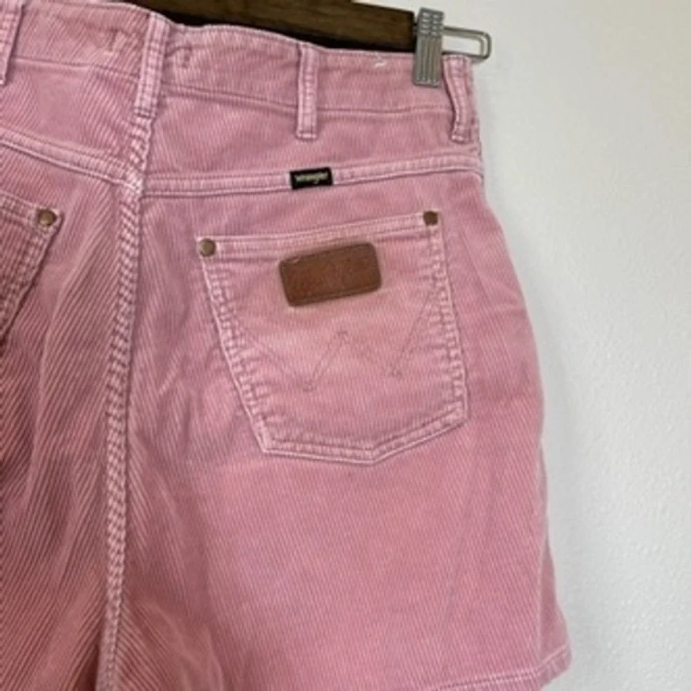Wrangler Mom Short Effortless Pink Corduroy High Waisted Seamed Shorts Size 29